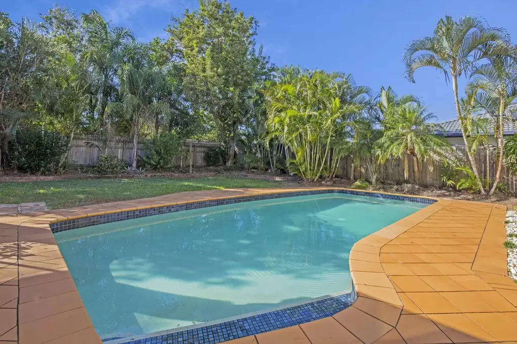 7 Forster Avenue, Sorrento Sold by Queensland Sotheby's International Realty - image 1