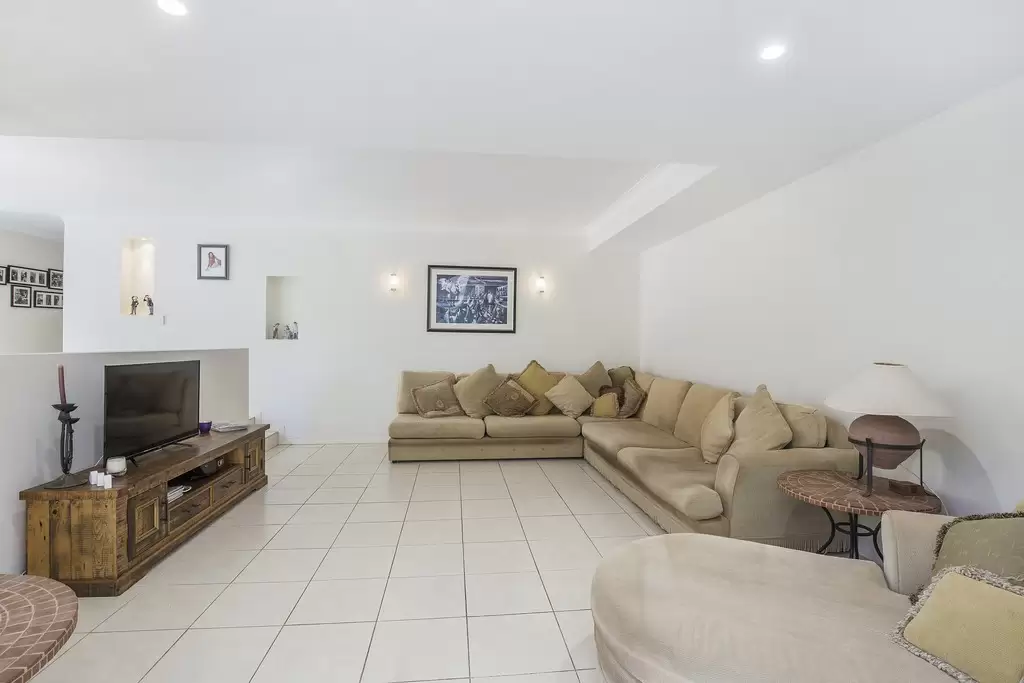 7 Forster Avenue, Sorrento Sold by Queensland Sotheby's International Realty - image 1