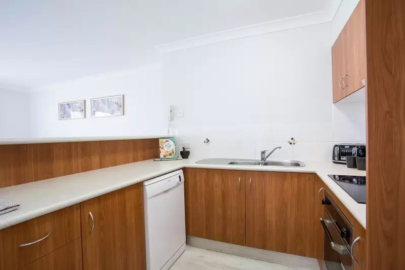 28 'Beaches On Wave' 38 Petrel Avenue, Mermaid Beach Sold by  - image 1