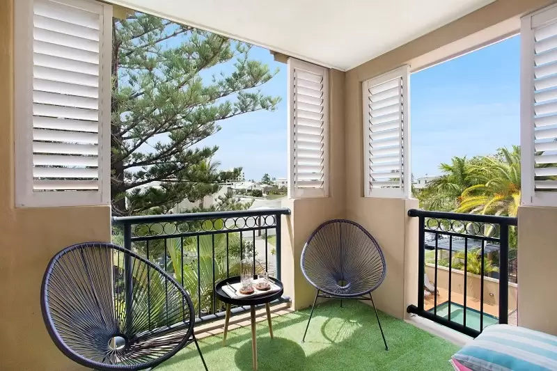 28 'Beaches On Wave' 38 Petrel Avenue, Mermaid Beach Sold by  - image 1