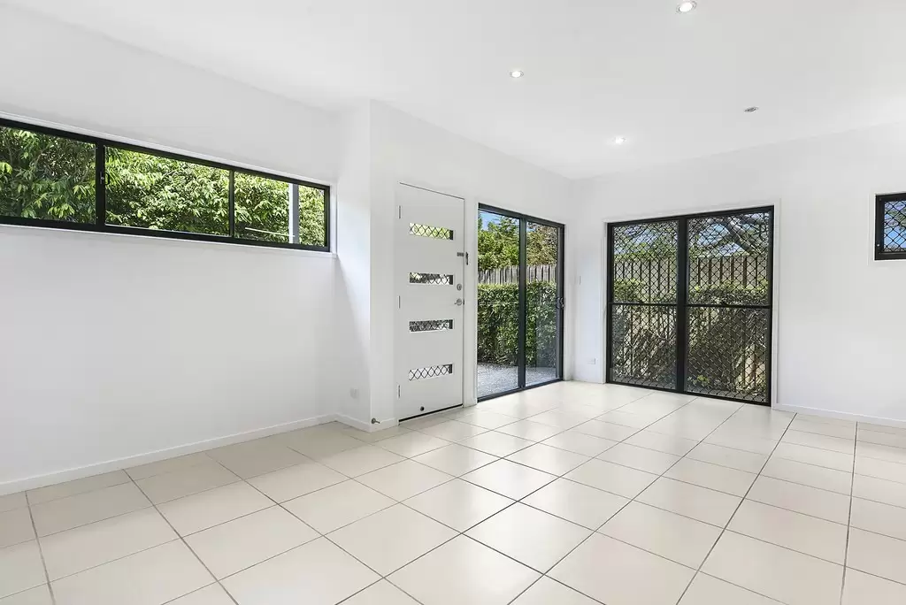 2/24 Windsor Street, Hamilton Leased by  - image 1