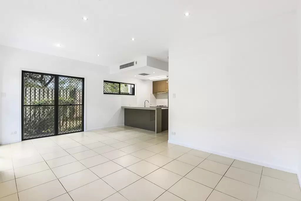 2/24 Windsor Street, Hamilton Leased by  - image 1