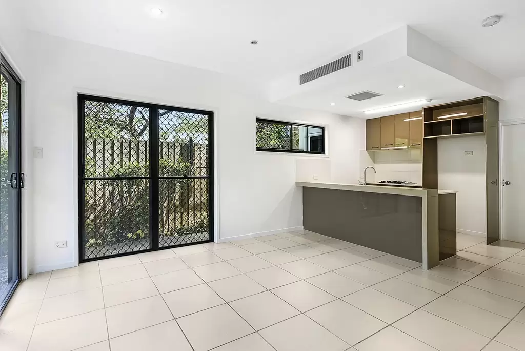 2/24 Windsor Street, Hamilton Leased by  - image 1