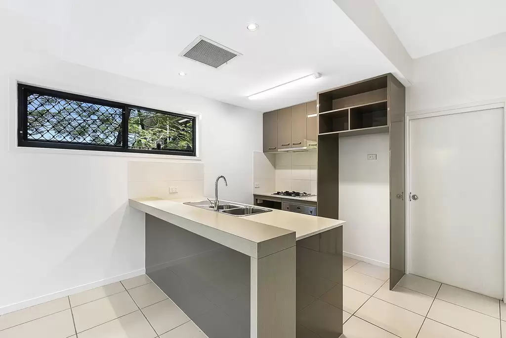 2/24 Windsor Street, Hamilton Leased by  - image 1