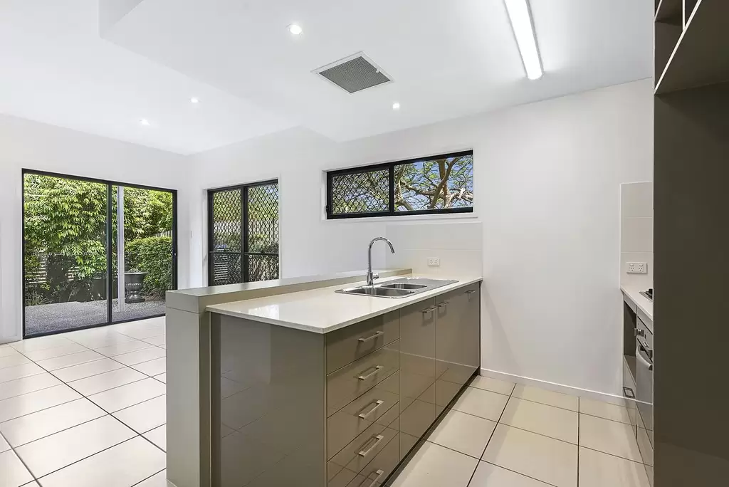 2/24 Windsor Street, Hamilton Leased by 