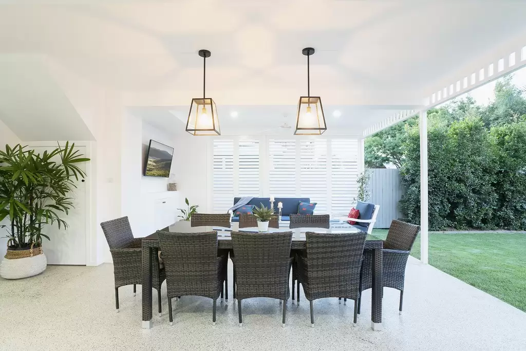 25 Emma Street, Wooloowin Sold by Queensland Sotheby's International Realty - image 1