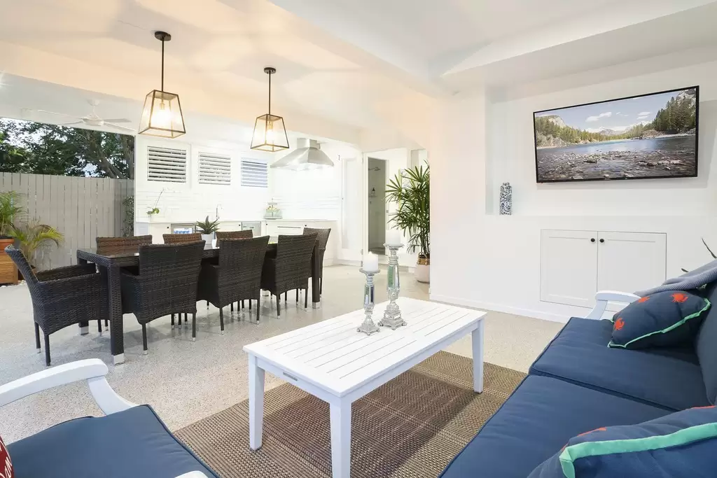 25 Emma Street, Wooloowin Sold by Queensland Sotheby's International Realty - image 1