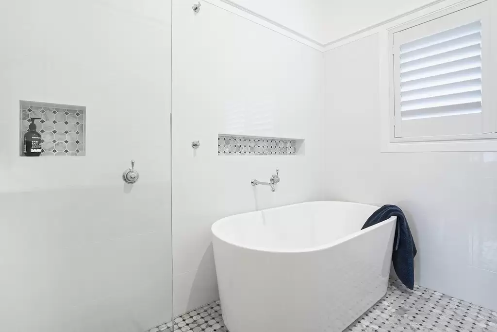 25 Emma Street, Wooloowin Sold by Queensland Sotheby's International Realty - image 1