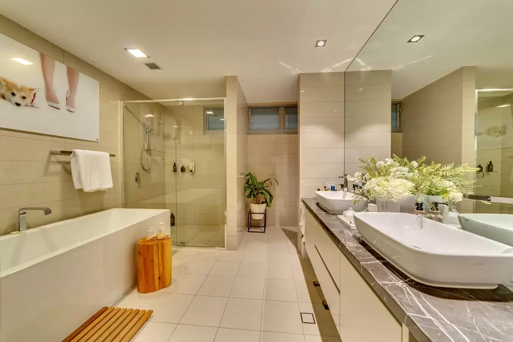 6/24 Macquarie Street, Teneriffe Sold by Queensland Sotheby's International Realty - image 1