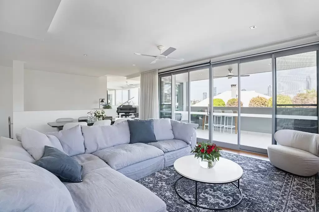 6/24 Macquarie Street, Teneriffe Sold by Queensland Sotheby's International Realty - image 1