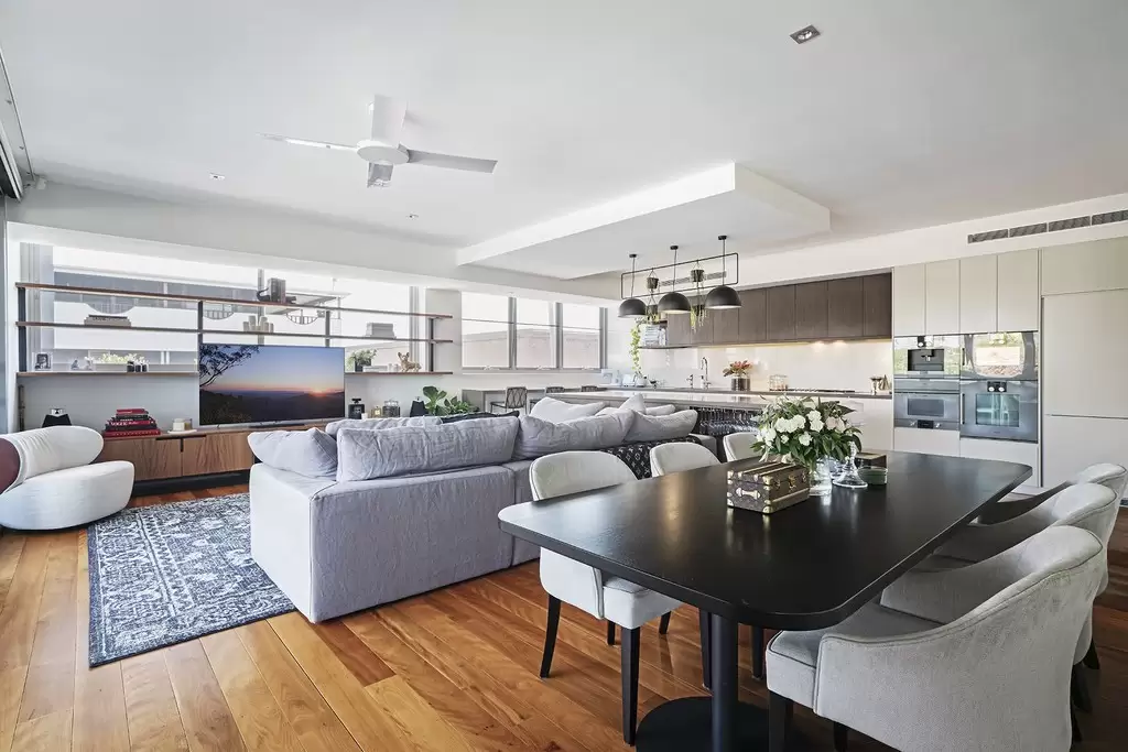 6/24 Macquarie Street, Teneriffe Sold by  - image 1