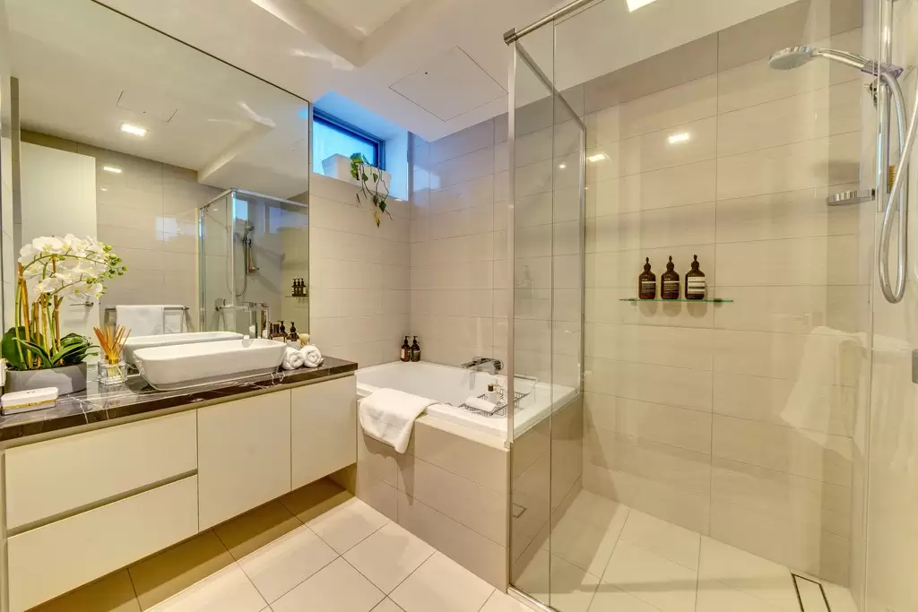 6/24 Macquarie Street, Teneriffe Sold by Queensland Sotheby's International Realty - image 1