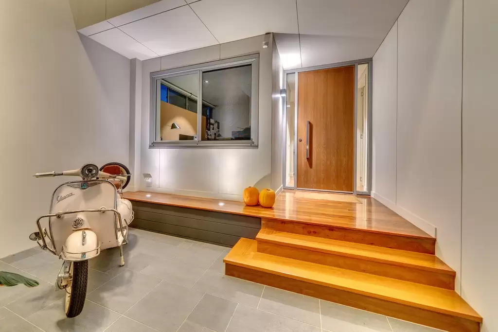 6/24 Macquarie Street, Teneriffe Sold by  - image 1