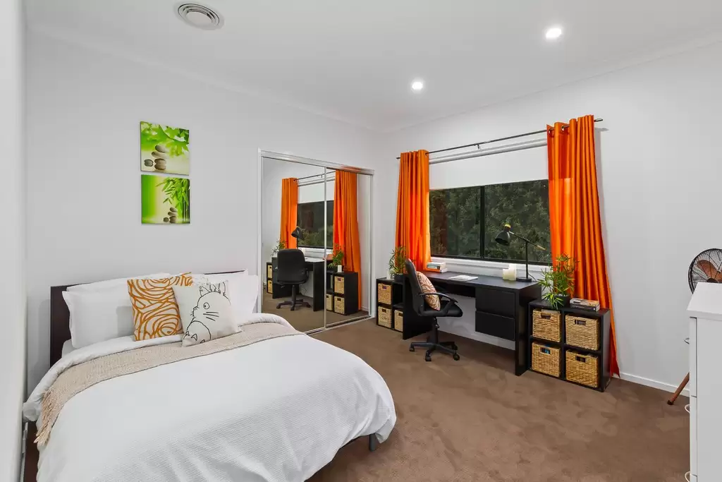 17 Alverna Close, Wynnum Sold by Queensland Sotheby's International Realty - image 1