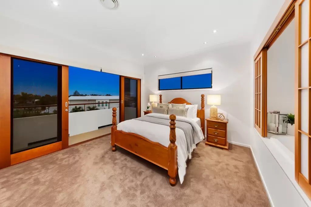17 Alverna Close, Wynnum Sold by Queensland Sotheby's International Realty - image 1