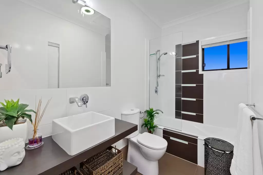 17 Alverna Close, Wynnum Sold by Queensland Sotheby's International Realty - image 1