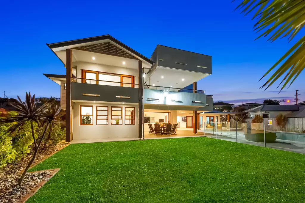 17 Alverna Close, Wynnum Sold by  - image 1