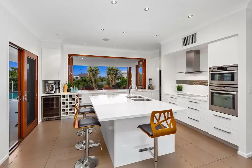 17 Alverna Close, Wynnum Sold by Queensland Sotheby's International Realty - image 1