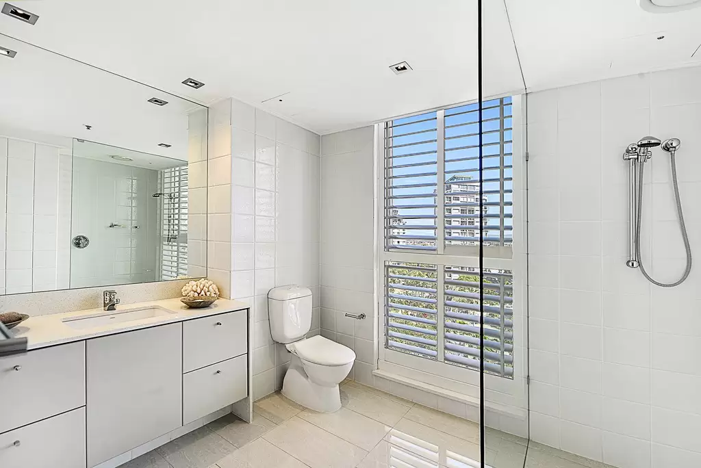 1075/1 Lennie Avenue, 'Liberty Pacific', Main Beach Sold by Queensland Sotheby's International Realty - image 1