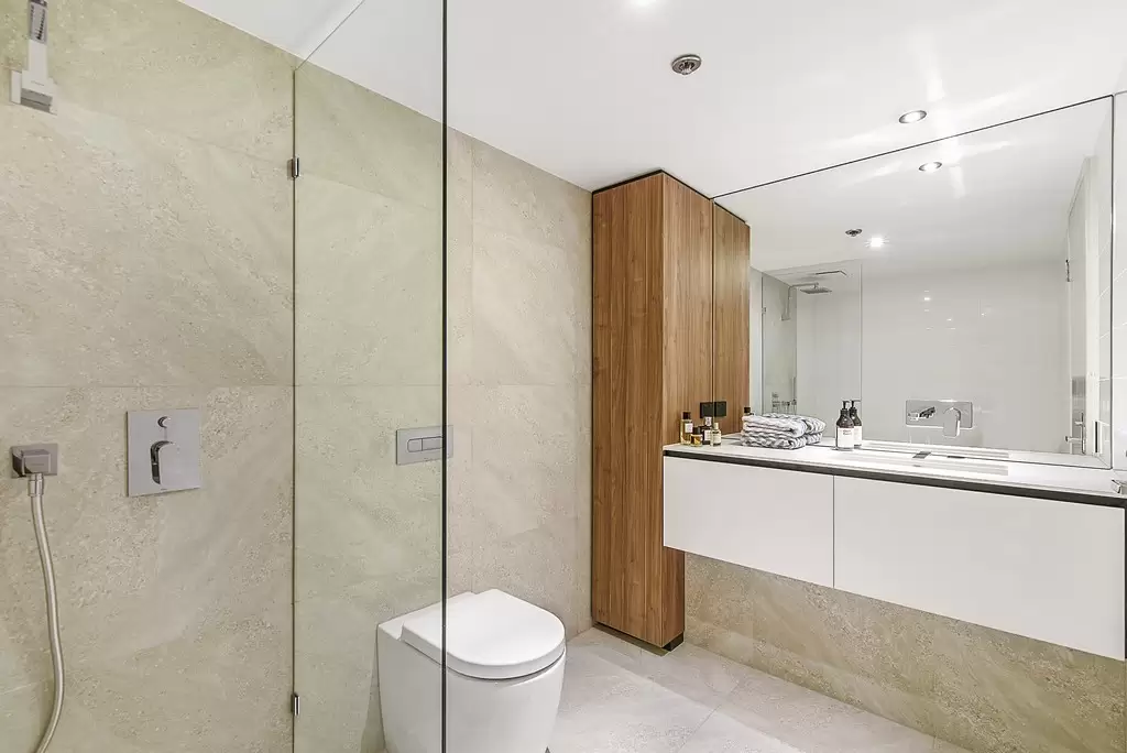7A/24 Breaker Street, Main Beach Sold by Queensland Sotheby's International Realty - image 1