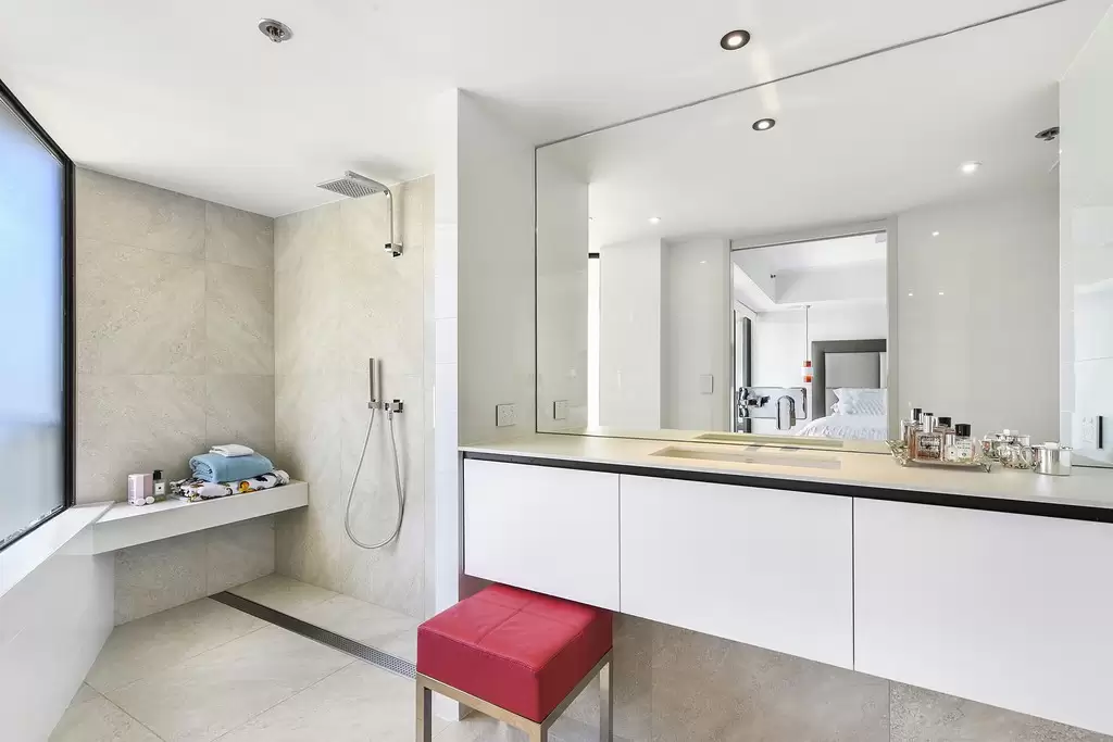 7A/24 Breaker Street, Main Beach Sold by Queensland Sotheby's International Realty - image 1