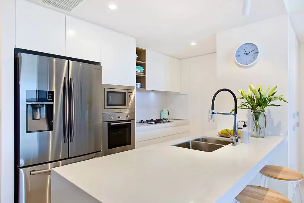 3033 'Scape' 21 Ross Street, Benowa Sold by  - image 1