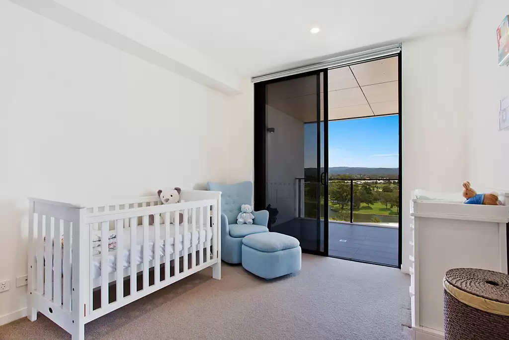 3033 'Scape' 21 Ross Street, Benowa Sold by  - image 1