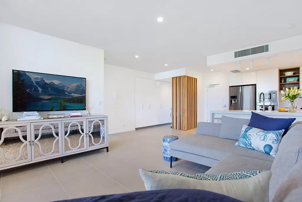 3033 'Scape' 21 Ross Street, Benowa Sold by  - image 1