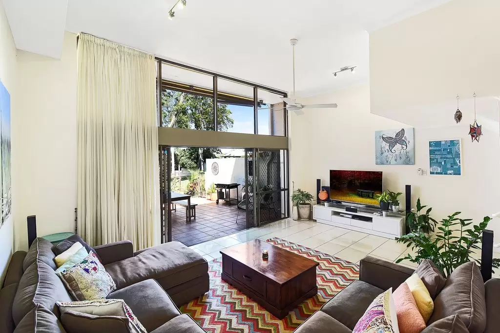 15/7 Campbell Street, Sorrento Sold by Queensland Sotheby's International Realty - image 1