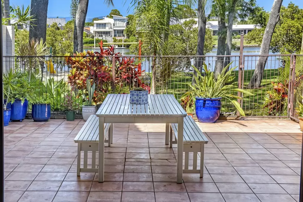 15/7 Campbell Street, Sorrento Sold by Queensland Sotheby's International Realty - image 1