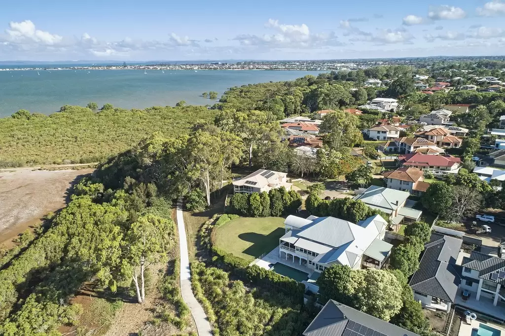 26 Empire Vista, Ormiston Sold by Queensland Sotheby's International Realty - image 1