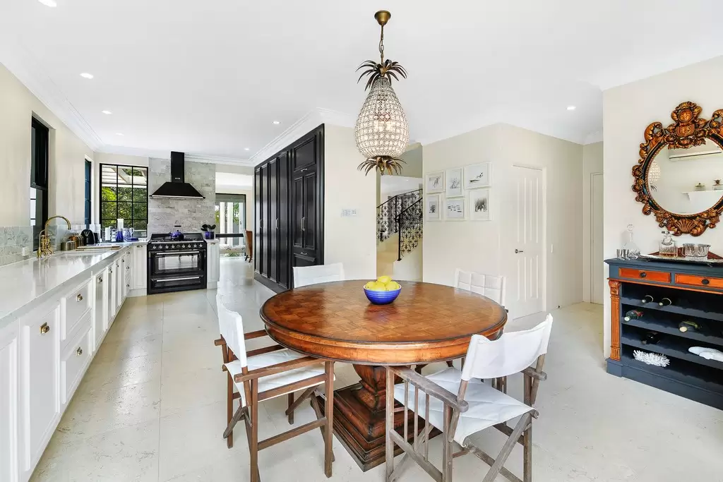 1/44 Woodroffe Avenue, Main Beach Sold by  - image 1