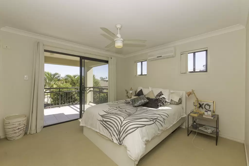 13 Menton Avenue, Varsity Lakes Leased by  - image 1