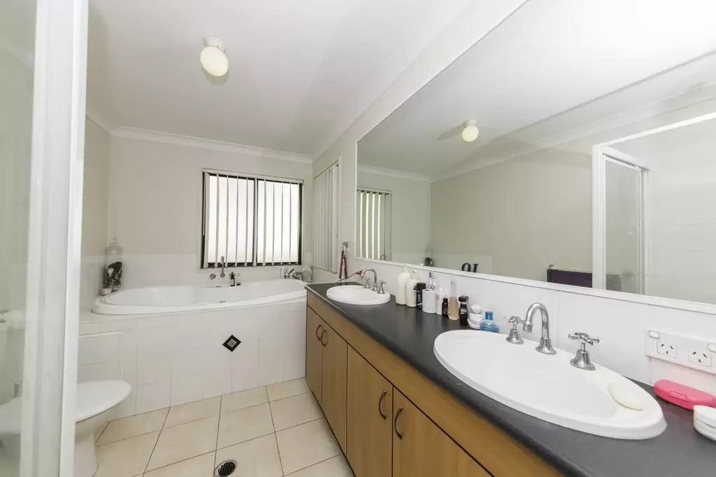 13 Menton Avenue, Varsity Lakes Leased by  - image 1