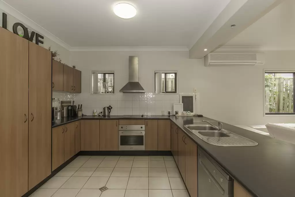 13 Menton Avenue, Varsity Lakes Leased by  - image 1