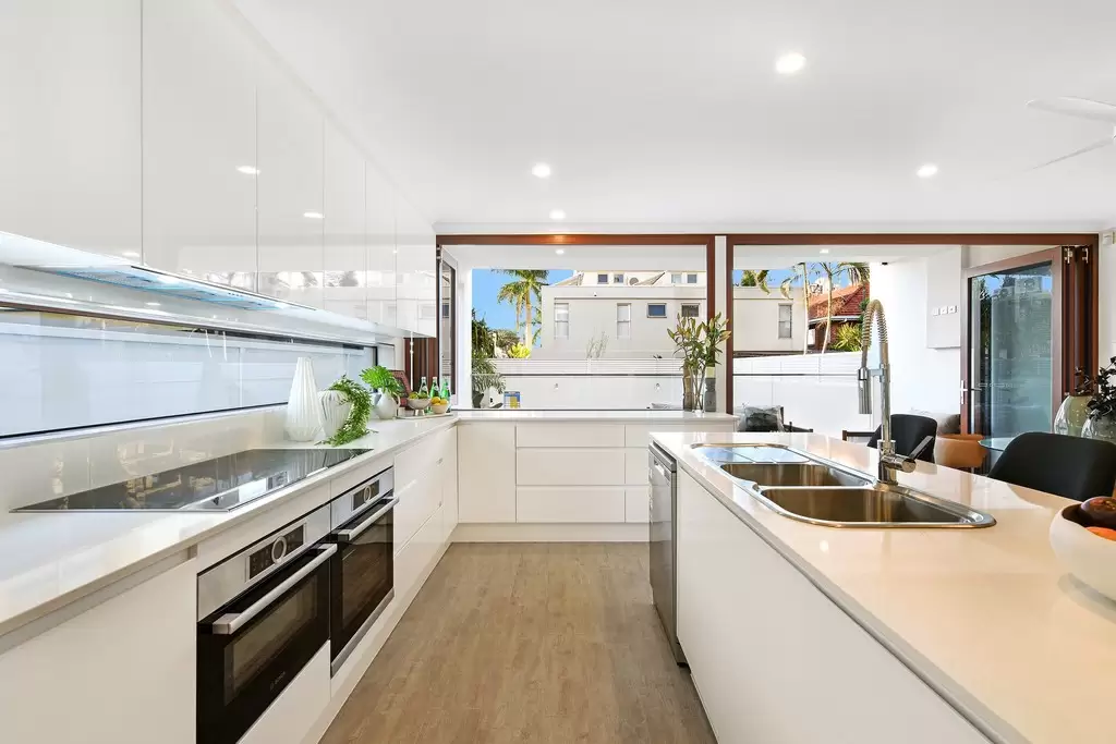 1 / 53 Cronin Avenue, Main Beach Sold by Queensland Sotheby's International Realty - image 1