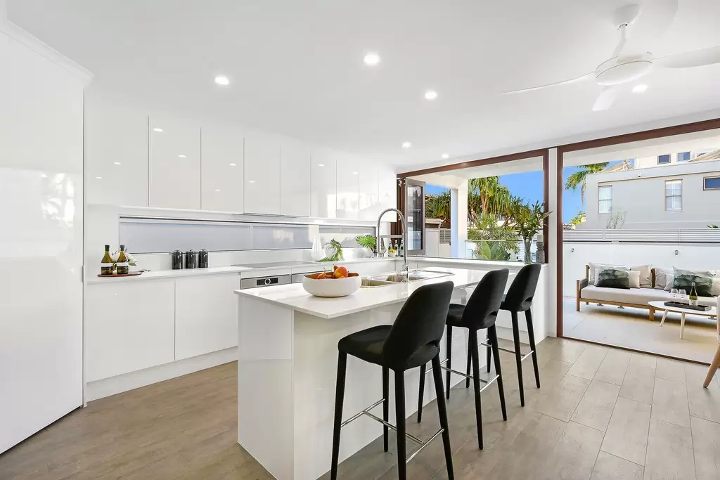 1 / 53 Cronin Avenue, Main Beach Sold by Queensland Sotheby's International Realty - image 1