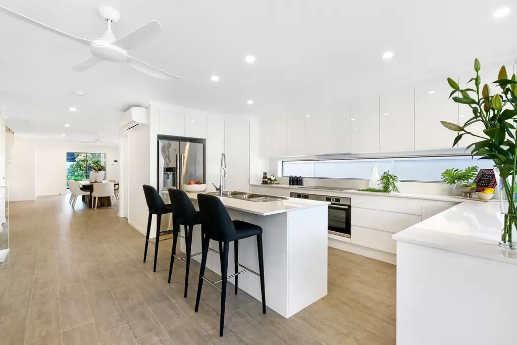 1 / 53 Cronin Avenue, Main Beach Sold by Queensland Sotheby's International Realty - image 1