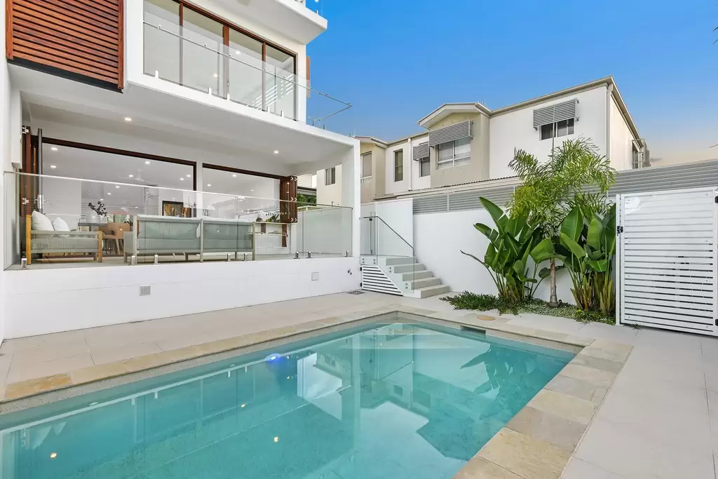 1 / 53 Cronin Avenue, Main Beach Sold by Queensland Sotheby's International Realty - image 1