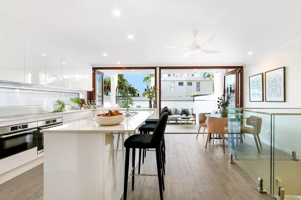 1 / 53 Cronin Avenue, Main Beach Sold by Queensland Sotheby's International Realty - image 1