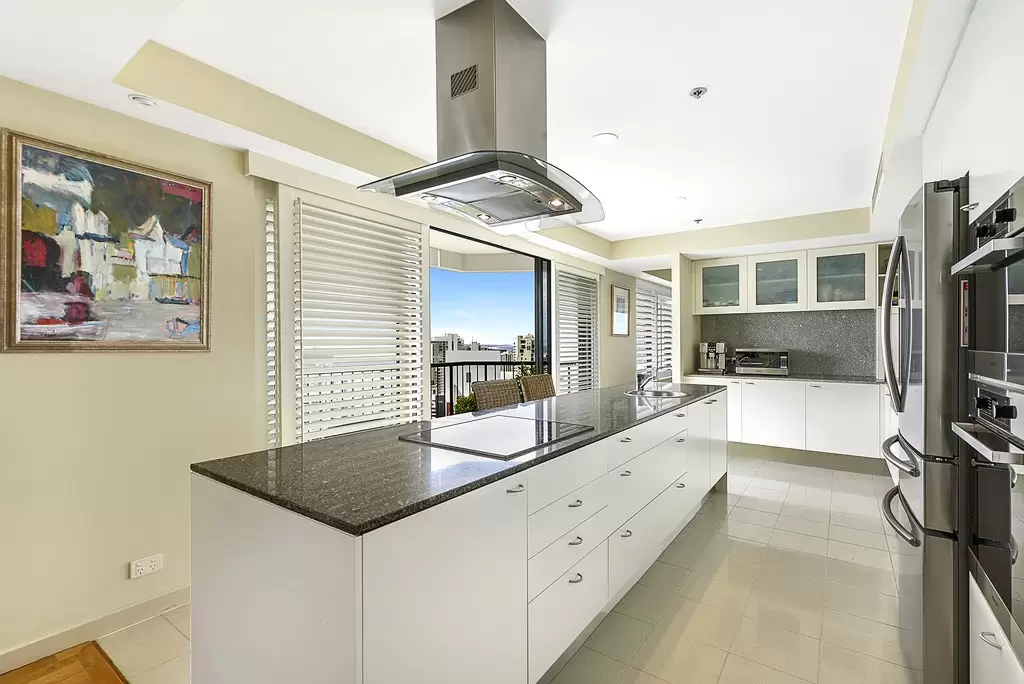 291 The Inlet, 24 Breaker Street, Main Beach Sold by Queensland Sotheby's International Realty - image 1