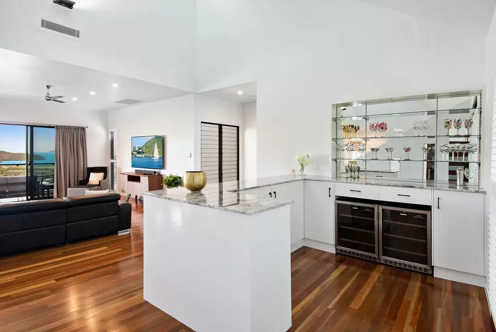 Southwinds, 3 Dianella Close, Hamilton Island Sold by  - image 1