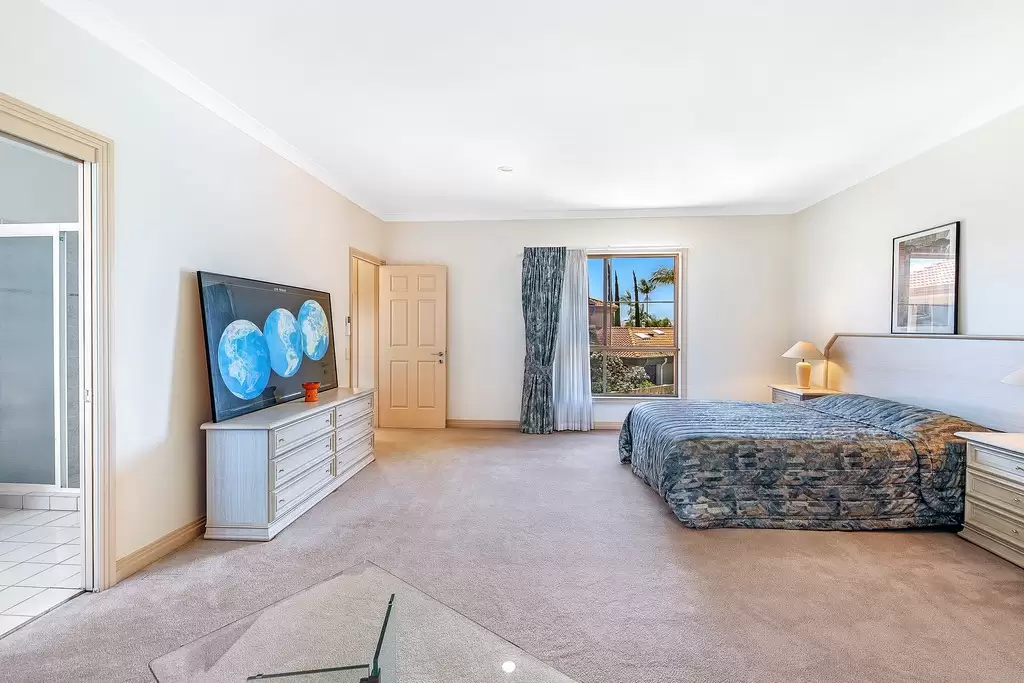 4 Campbell Street, Sorrento Sold by Queensland Sotheby's International Realty - image 1