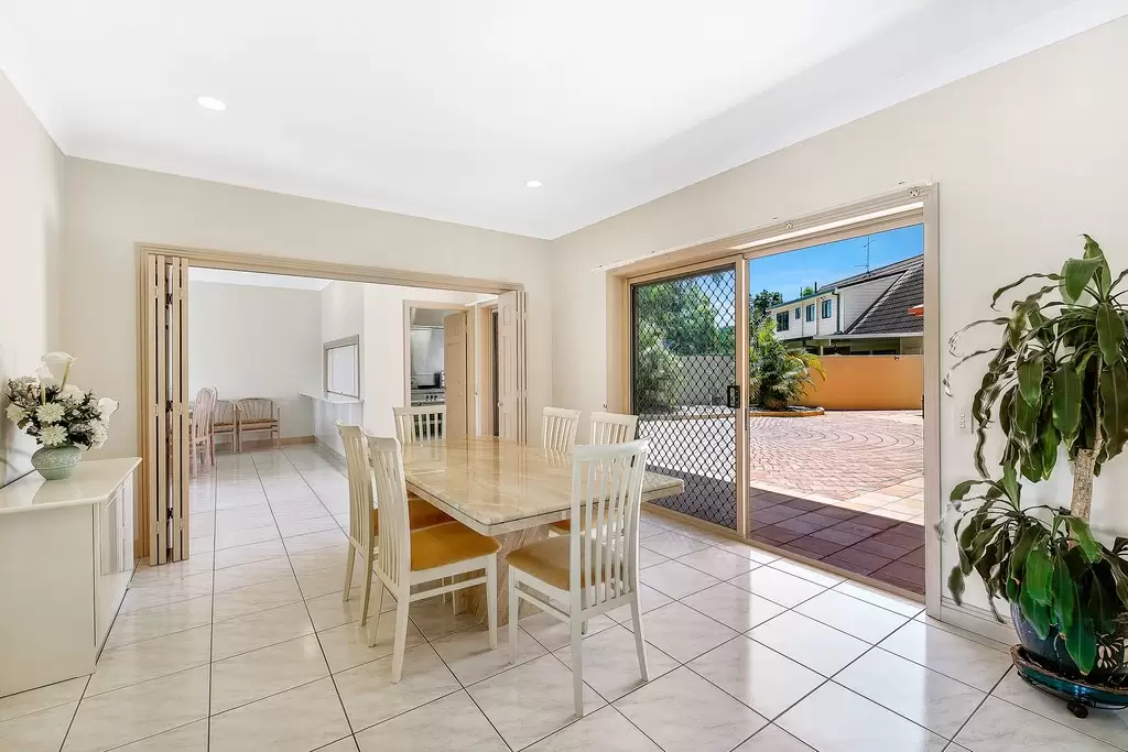 4 Campbell Street, Sorrento Sold by Queensland Sotheby's International Realty - image 1