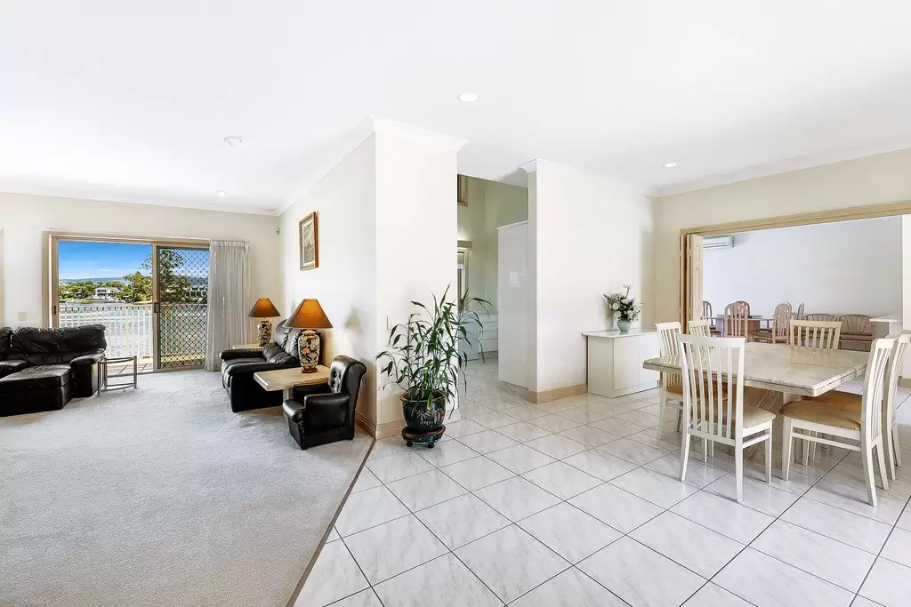 4 Campbell Street, Sorrento Sold by Queensland Sotheby's International Realty - image 1