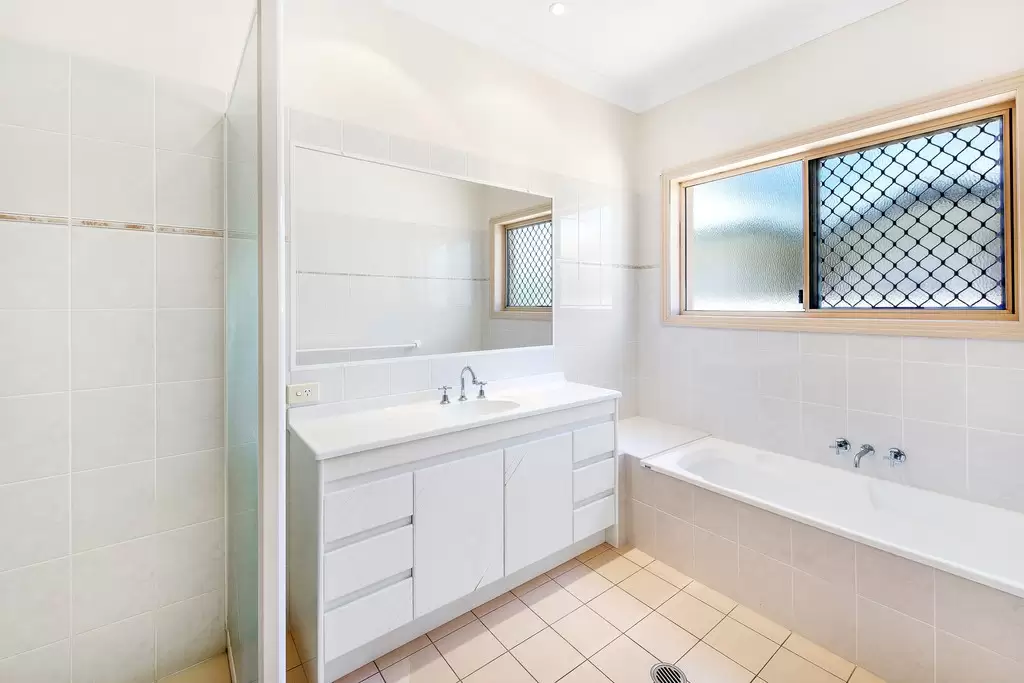 4 Campbell Street, Sorrento Sold by Queensland Sotheby's International Realty - image 1