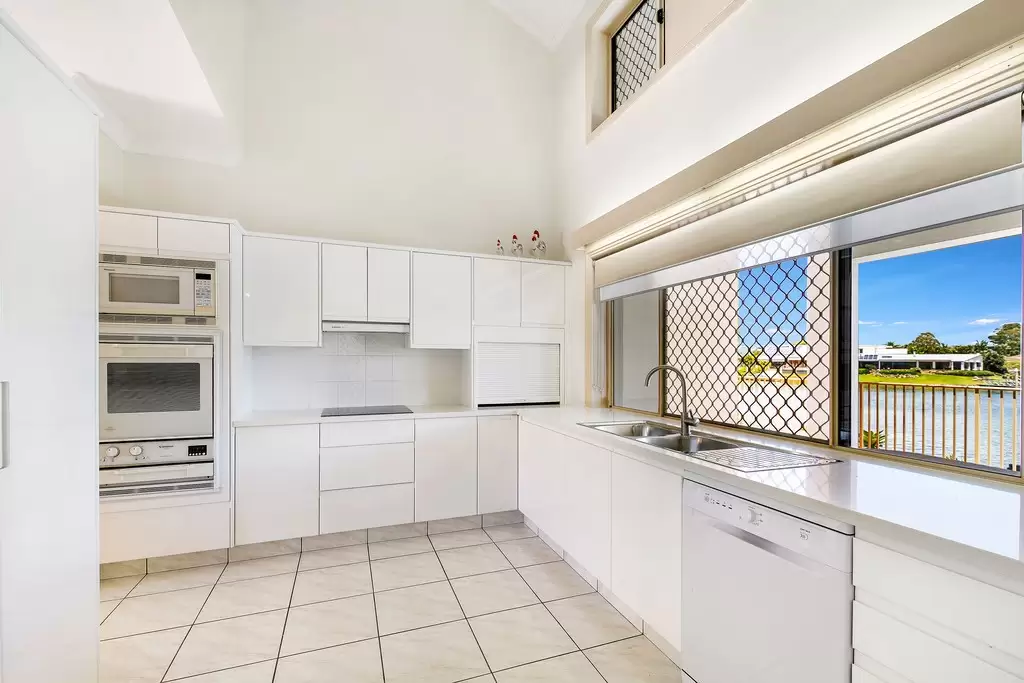 4 Campbell Street, Sorrento Sold by Queensland Sotheby's International Realty - image 1
