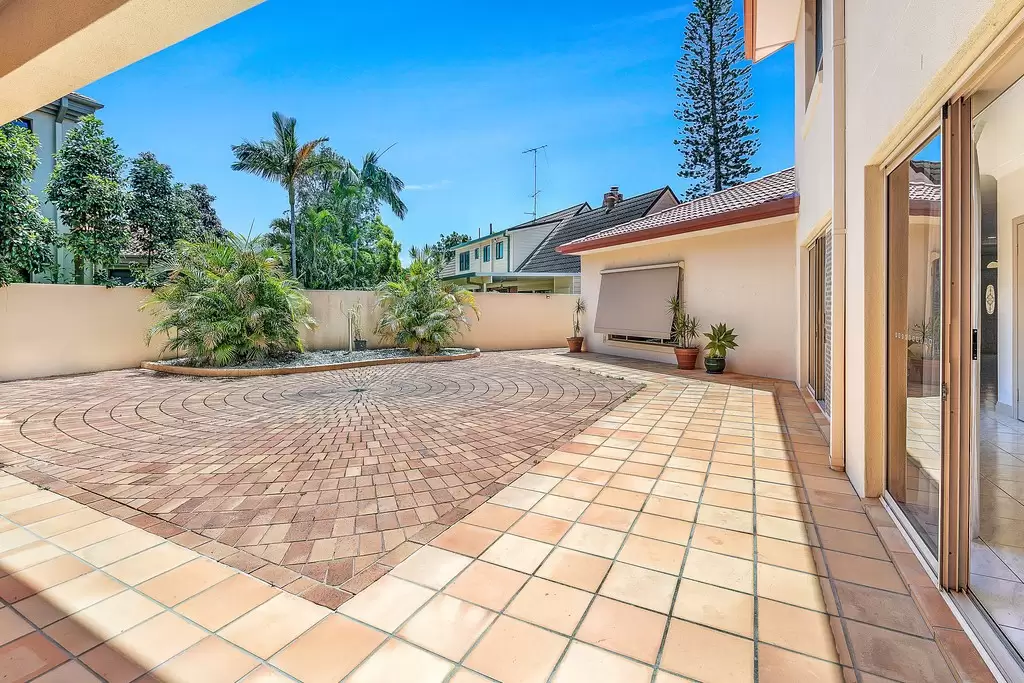 4 Campbell Street, Sorrento Sold by Queensland Sotheby's International Realty - image 1