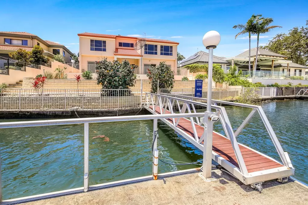 4 Campbell Street, Sorrento Sold by Queensland Sotheby's International Realty - image 1
