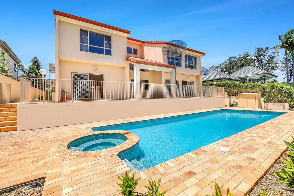 4 Campbell Street, Sorrento Sold by Queensland Sotheby's International Realty - image 1